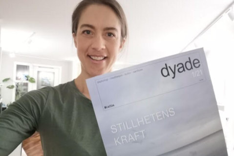 Redaktør Vilde Haakensen med Dyade om stillhet