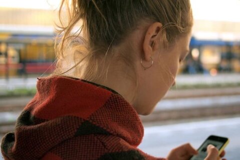 Tillbringar du för mycket tid framför skärmar? Så kan meditation hjälpa